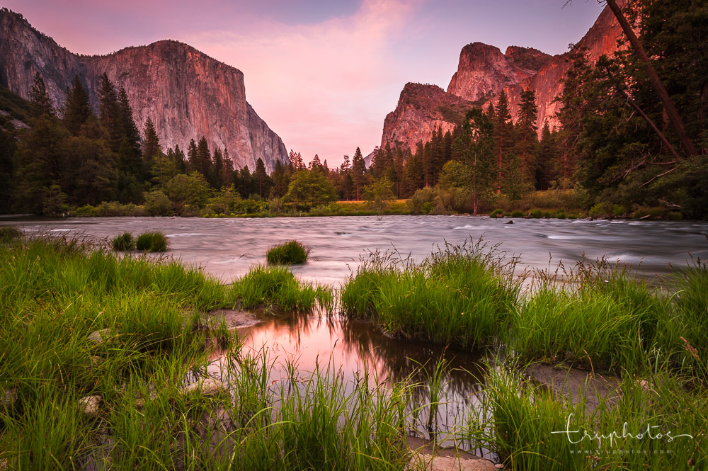 Sunset at Valley View at Yosemite National Park, California | Travel photography by www.truphotos.com